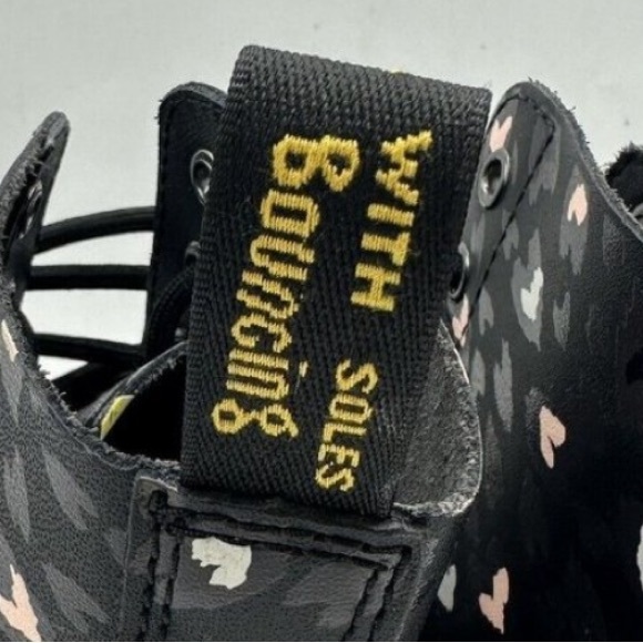 Dr Martens Women's Boots 1460 Pascal Custom
Chaos Hearts Backhand Size 8 - Picture 2 of 5